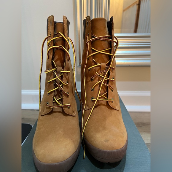 Timberland high heel boots. Size 10 . Only worn 2x - Picture 3 of 8